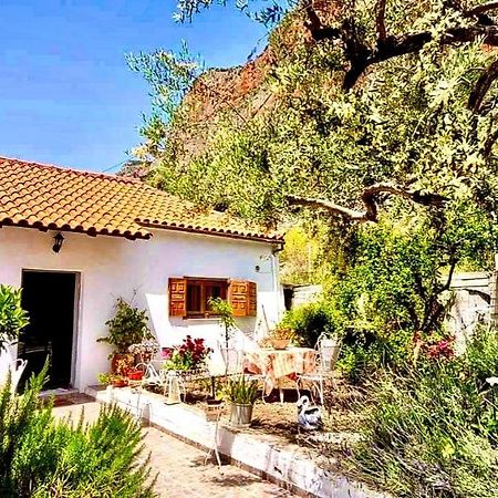 Kathy'S Rock House Villa Leonidio Bagian luar foto